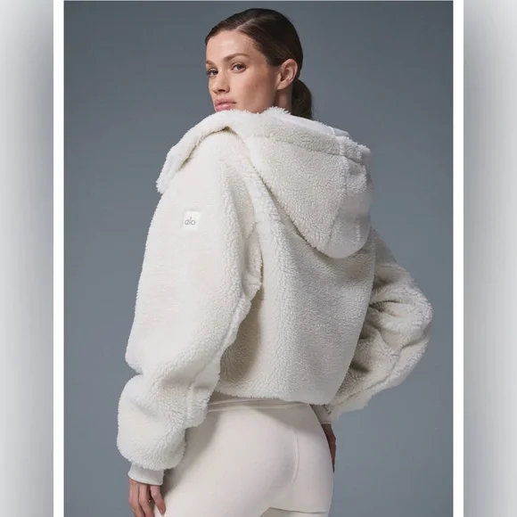 Alo Yoga - Picture 6 of 7